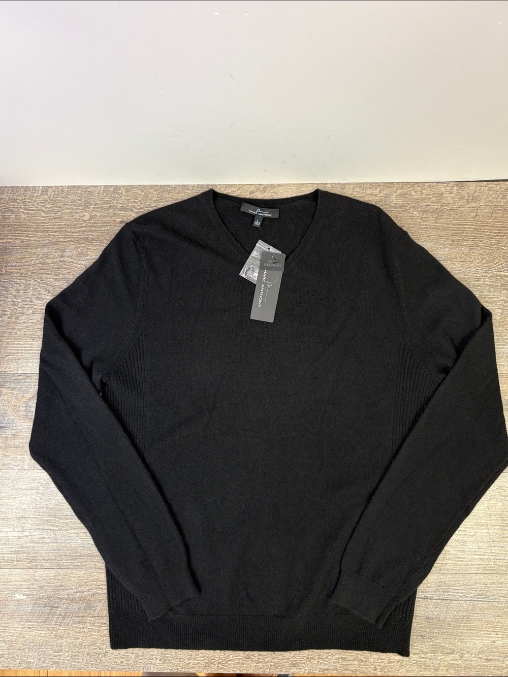 Marc Anthony Men’s 100% Cashmere Black V-Neck Sweater Size L NWT